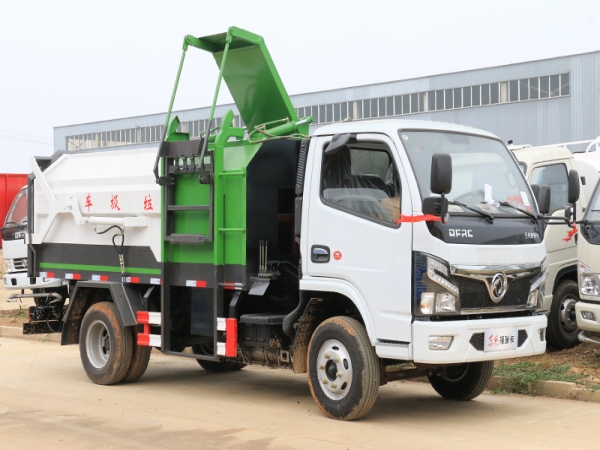 小多利卡5方掛桶垃圾車(chē)