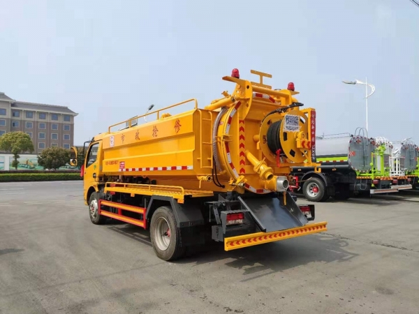 凱普特/東風(fēng)多利卡D7清洗吸污車(chē)