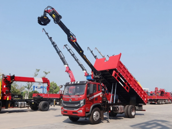 東風(fēng)華神DV3排半7.8米抓木機(jī)