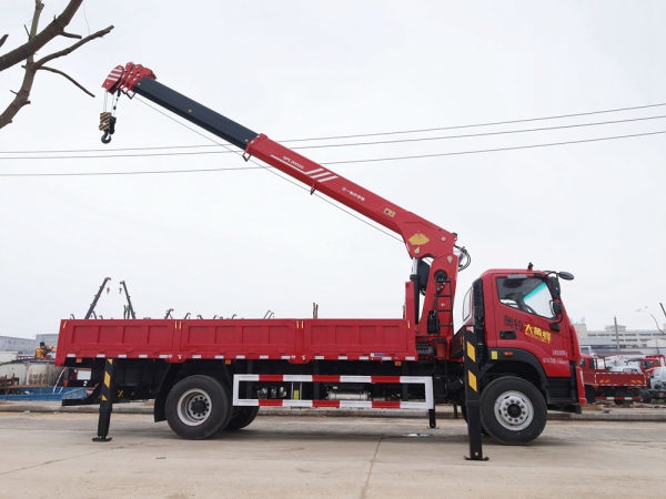 福田奧鈴8噸直臂式隨車吊