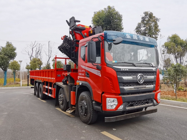 東風華神T5前四后八30噸折臂隨車吊