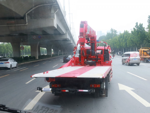 東風(fēng)華神DV3 8噸直臂式吊機(jī)（清障帶吊）