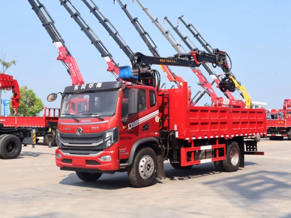 東風(fēng)華神DV3排半7.8米抓木機(jī)