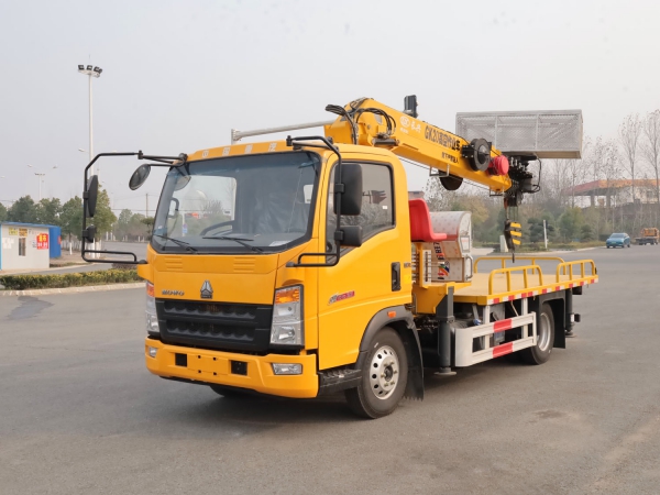 重汽豪沃5噸直臂式隨車吊