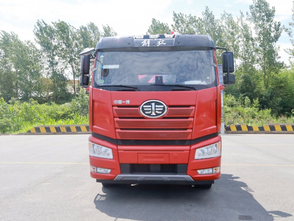 解放J6P牽引頭25噸折臂隨車(chē)吊