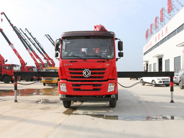 東風(fēng)錦程前四后八30噸折臂隨車吊