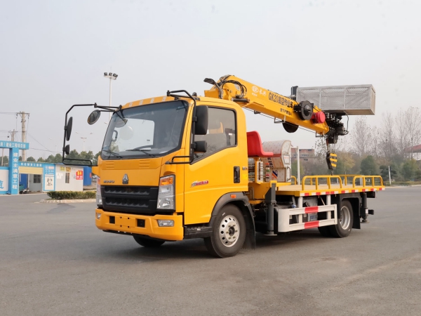 重汽豪沃5噸直臂式隨車吊