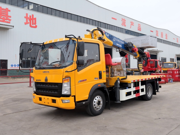 重汽豪沃5噸直臂式隨車吊