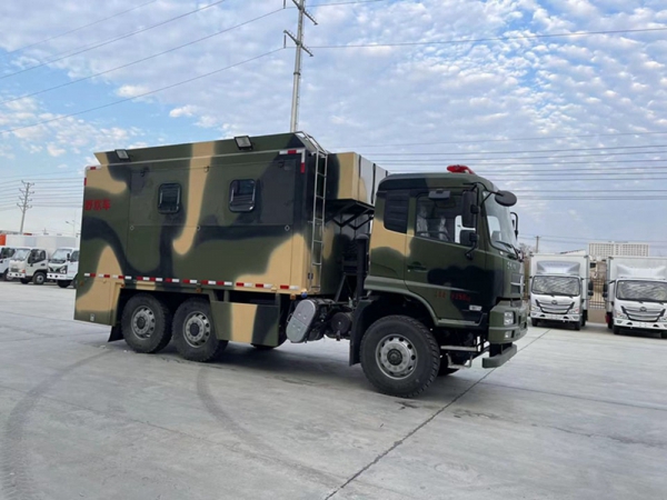 東風(fēng)六驅(qū)越野300人炊事車(chē)