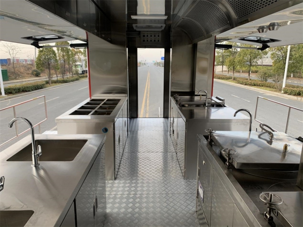 重汽炊事車雙側(cè)可擴(kuò)展