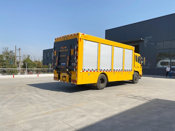 東風(fēng)天錦裝備車