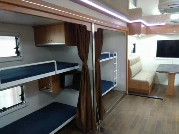 重汽豪沃營(yíng)地住宿車