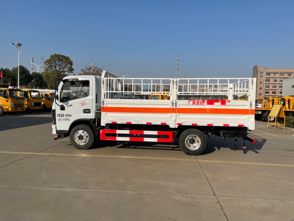 專威牌 東風(fēng)D6國(guó)六藍(lán)牌氣瓶運(yùn)輸車