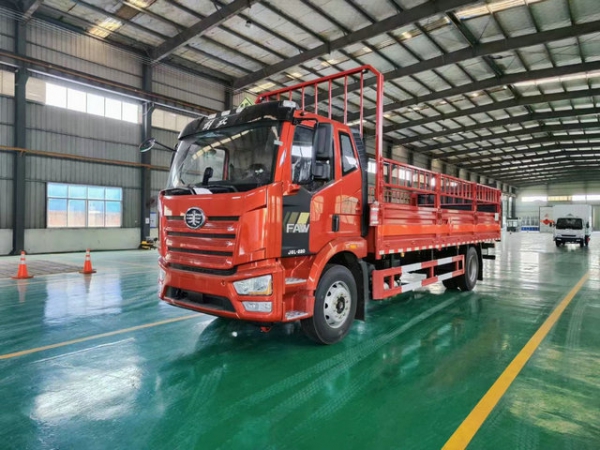 解放J6L欄板危險(xiǎn)品車