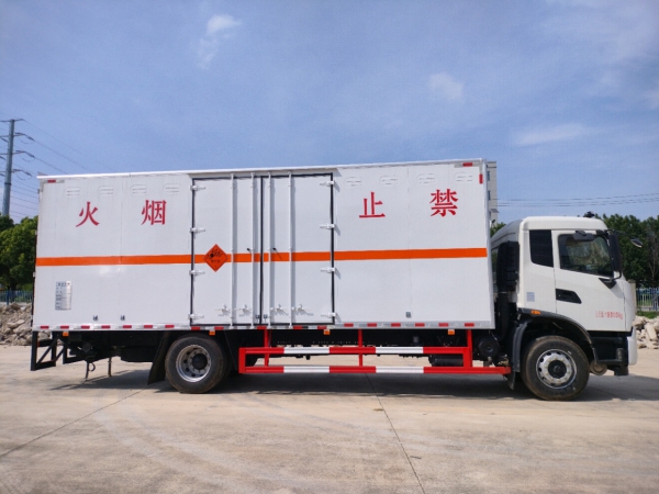 東風(fēng)天錦單橋1類爆破