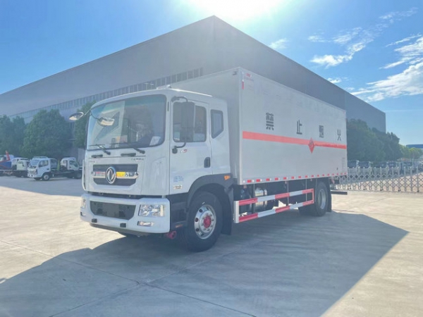 東風(fēng)D9危廢車(chē)（10噸）