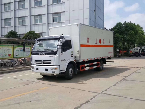 東風(fēng)煙花爆竹運輸車（5.2米）