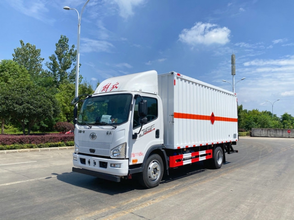 解放J6F危爆車（6.8T）