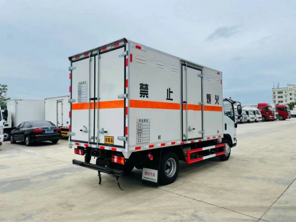 五十鈴爆破器材運輸車