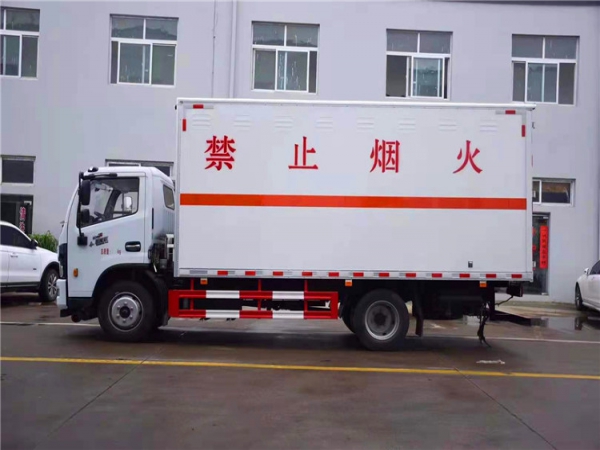 東風(fēng)危險廢物運輸車（核載7.2噸）