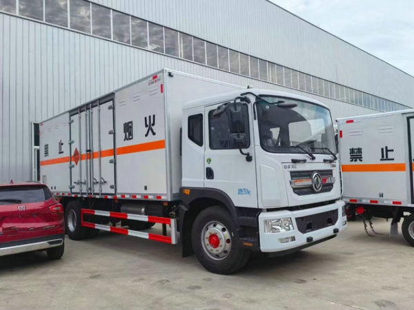 東風(fēng)D9危廢車(chē)（10噸）