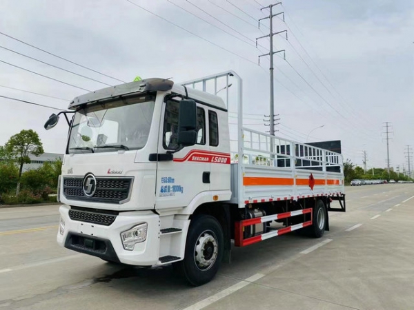 陜汽德龍倉(cāng)欄危險(xiǎn)品車