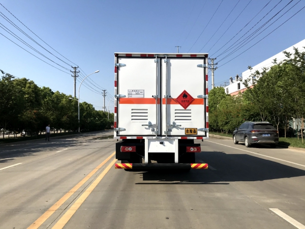 福田奧鈴黃牌易燃?xì)怏w廂式