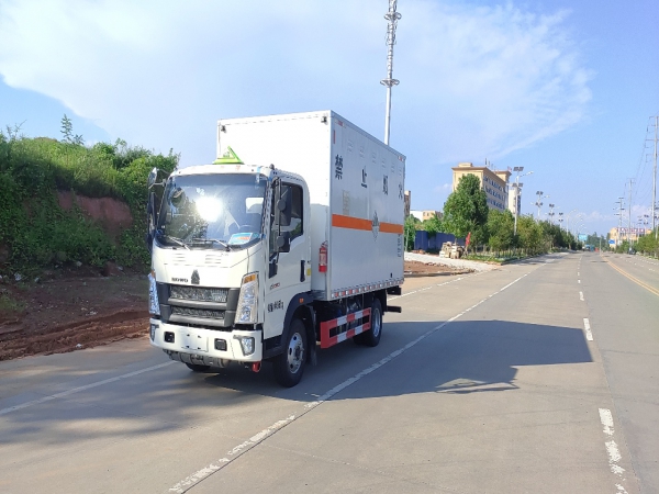 重汽輕卡藍(lán)牌雜項(xiàng)廂式運(yùn)輸車