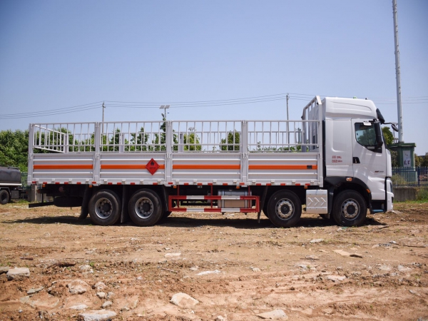 國(guó)六柳汽四軸氣瓶運(yùn)輸車