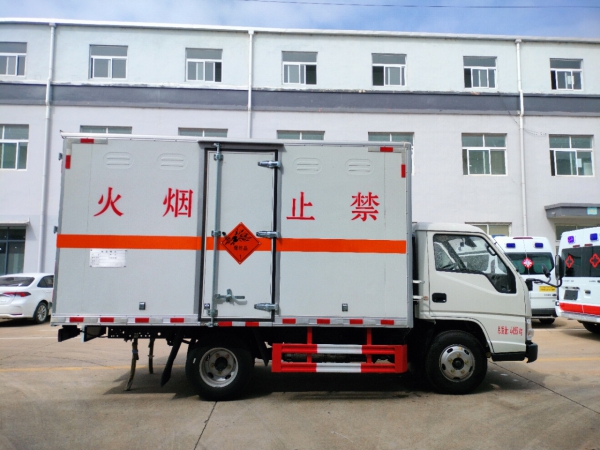 江鈴小藍(lán)牌爆破器材運(yùn)輸車(chē)