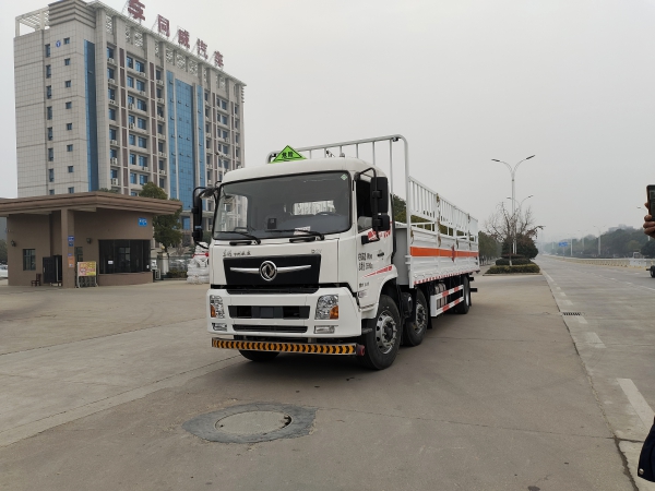 東風(fēng)型D3V小三軸氣瓶運(yùn)輸車