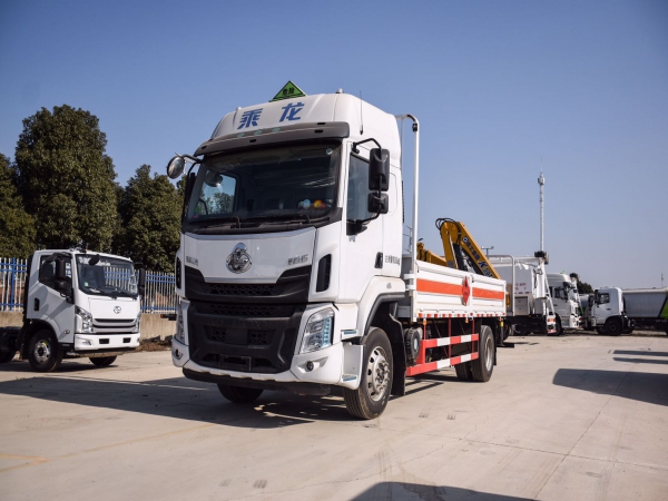 國六柳汽單橋氣瓶帶吊車