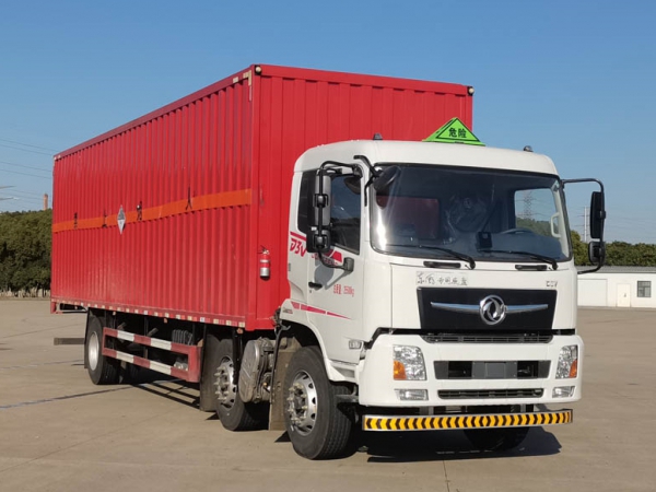 新疆東風(fēng)小三軸雜項(xiàng)物品廂式車