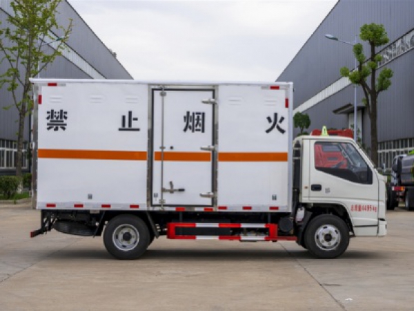江鈴順達(dá)爆破器材廂式運(yùn)輸車