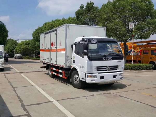 東風(fēng)煙花爆竹運輸車（5.2米）