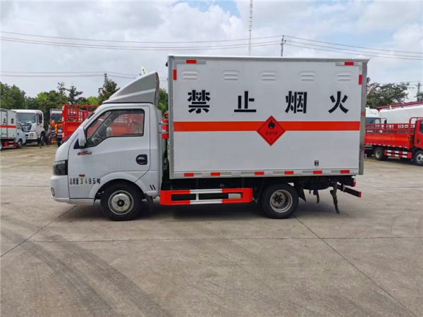 東風途逸危爆車（2t）