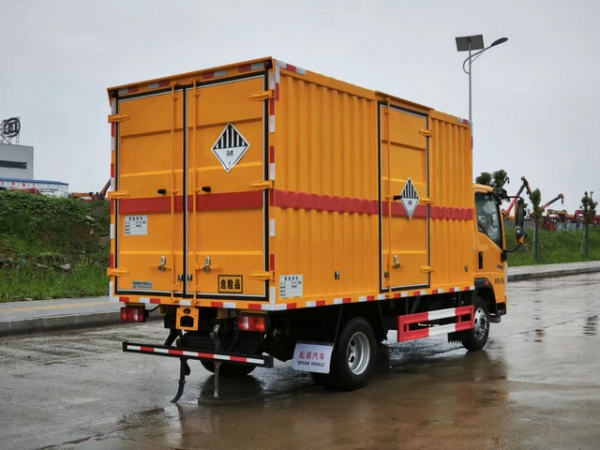 重汽豪沃危廢車