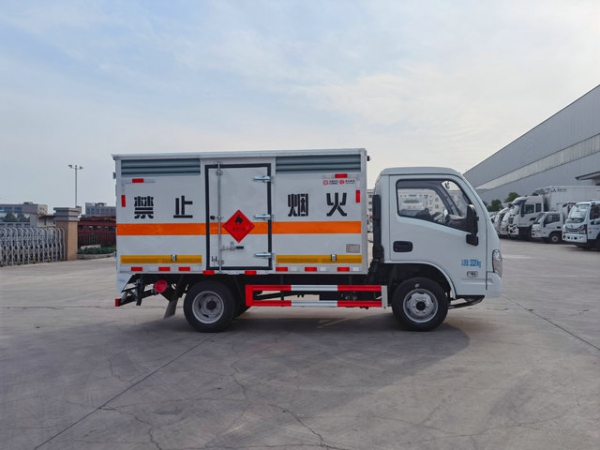 躍進(jìn)危險(xiǎn)廢物運(yùn)輸車（汽油版）
