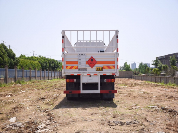 國(guó)六柳汽四軸氣瓶運(yùn)輸車