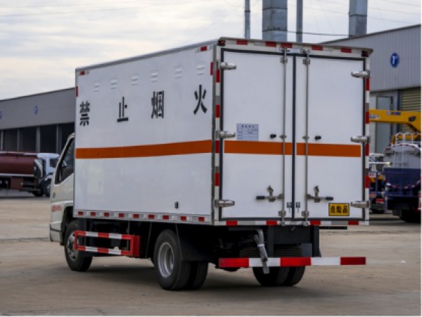 江鈴順達(dá)爆破器材廂式運(yùn)輸車