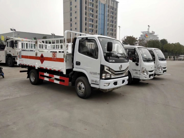 專威牌 東風(fēng)多利卡 黃牌 氣瓶運輸車