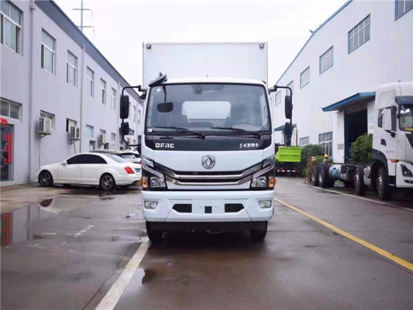 東風(fēng)危險廢物運輸車（核載7.2噸）