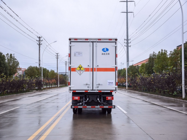 國六福田歐馬可爆破廂式運(yùn)輸車