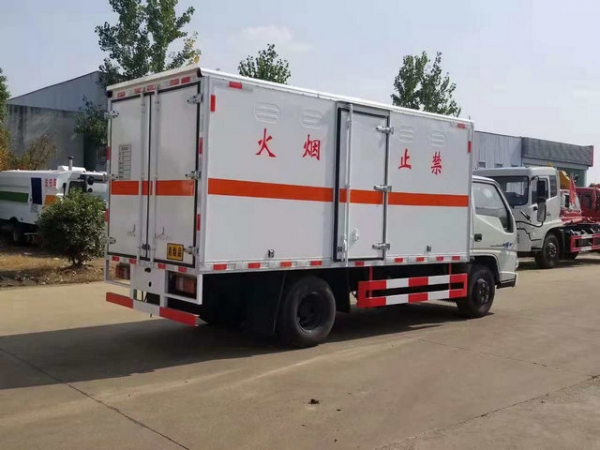 江鈴煙花爆竹運(yùn)輸車（4.2米）