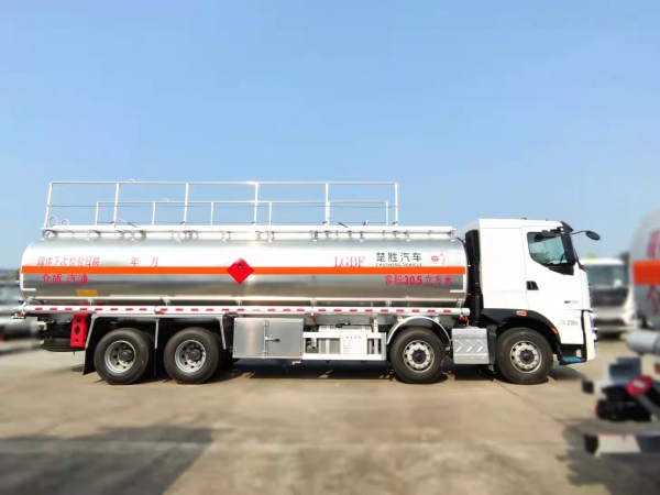 柳汽乘龍30.5方前四后八鋁合金運油車