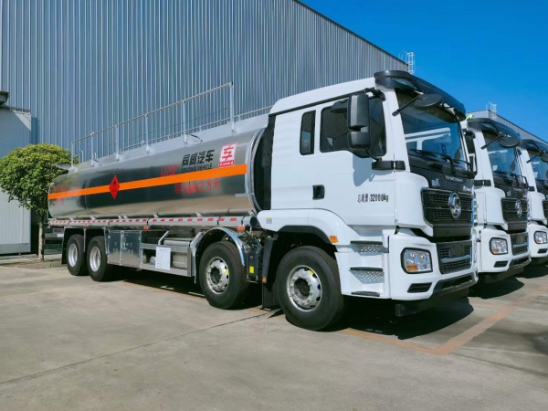 國(guó)六陜汽德龍前四后八30.9方鋁合金運(yùn)油車(chē)