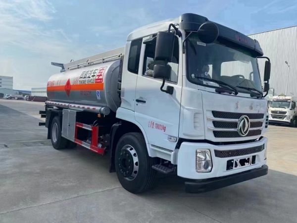 東風(fēng)錦程10噸油罐車