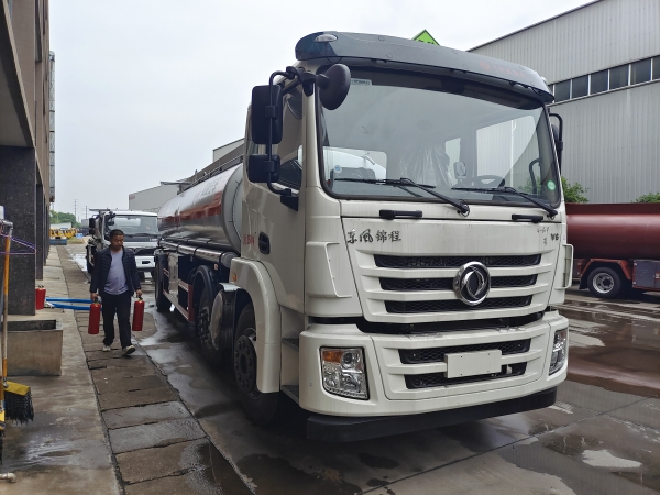 東風(fēng)錦程19.5方運油車